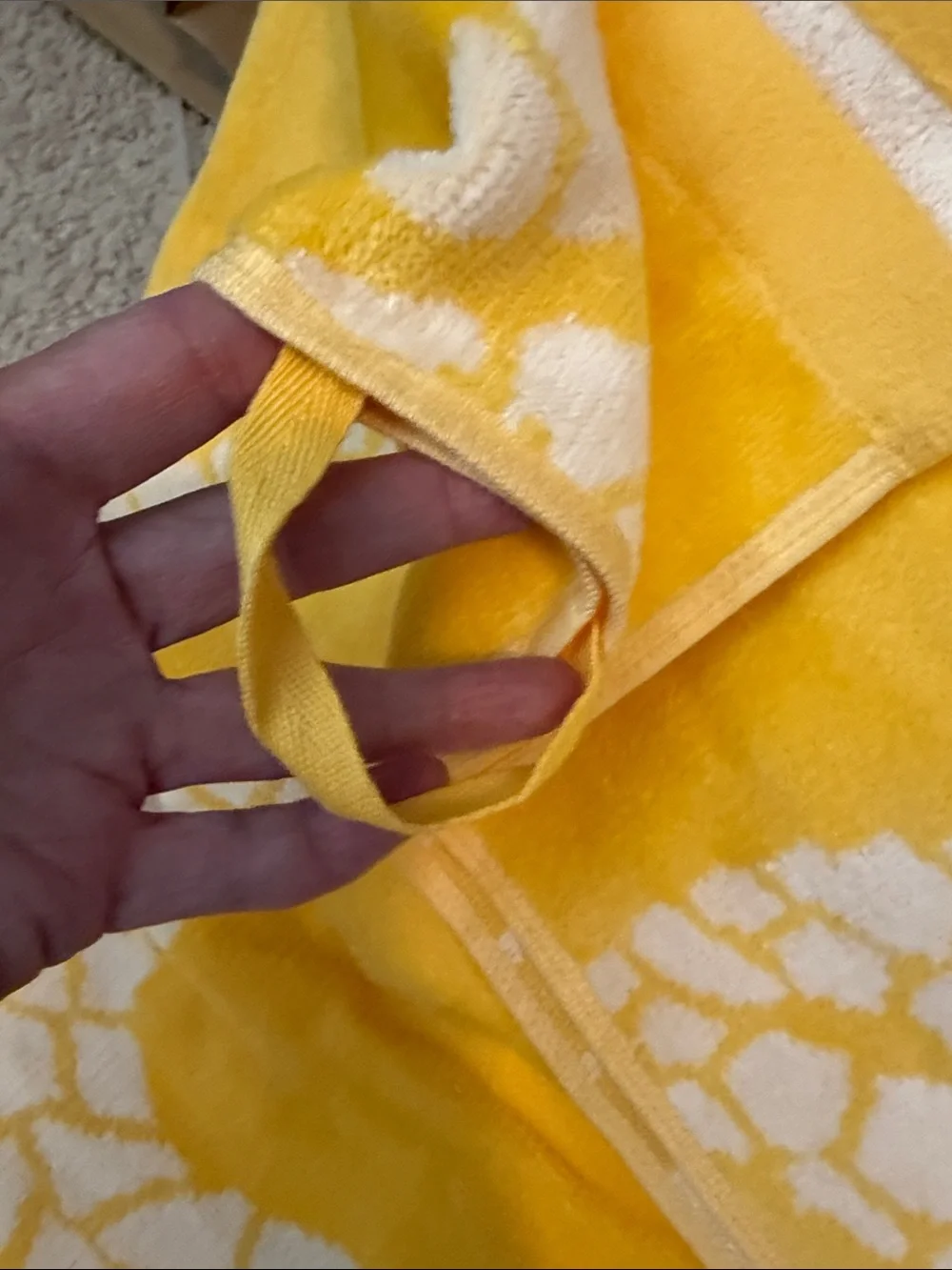 Southern Living Oversized Yellow and White Starfish Beach Towel 40x70